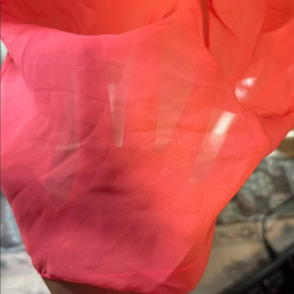 Vibrant Coral Button-Front Blouse size M
#135/3tt - Picture 5 of 11